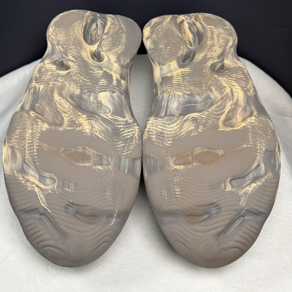 Adidas Yeezy Foam Runner ‘MXT Moon Grey’ – Style GV7904 – Men’s Size 12 – Used - Picture 13 of 15